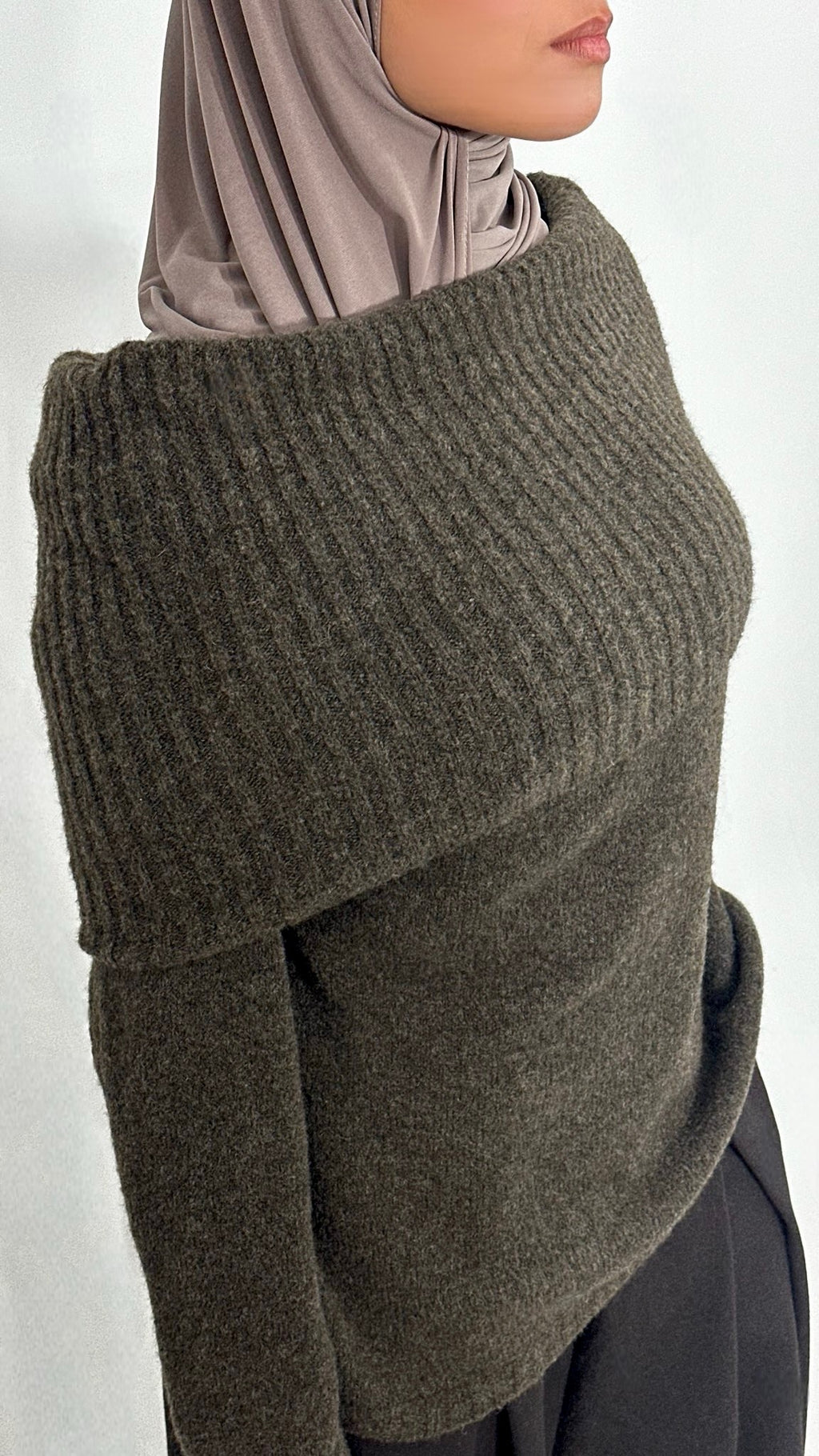 PULL À ÉPAULES DÉGAGÉES